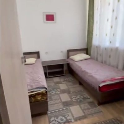 1-й корпус
пятитиместный трансформер улучшенный стандарт (3-х и 2-х местный, общий душ и туалет)